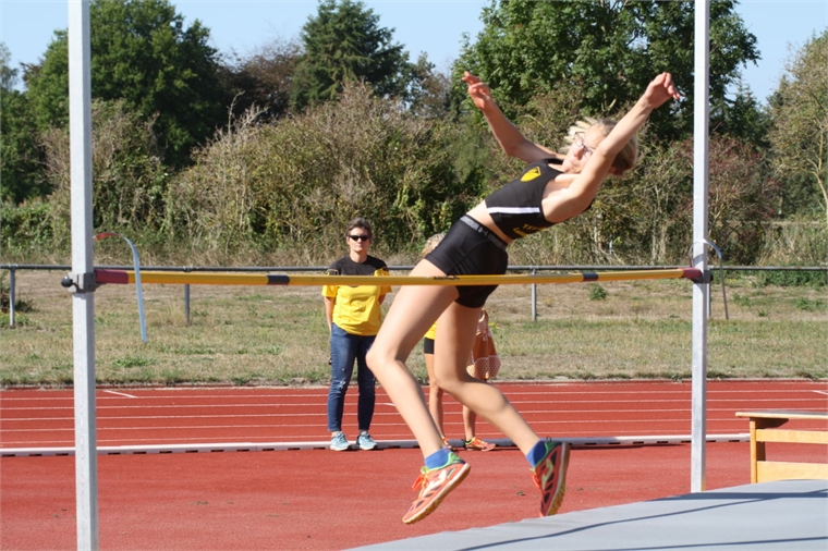Leichtathletik-Trio_Blockwettkampf_Stuhr_Landesmeisterschaften_08_2020.jpg